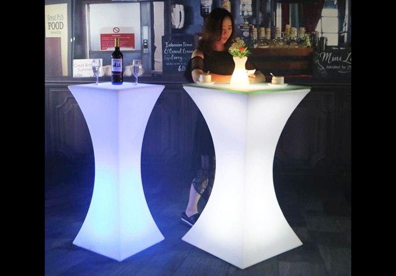 Bàn đứng phát sáng